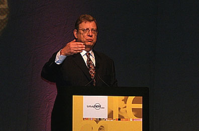 Guest speaker Jeff Greenfield of CNN addresses business partners.